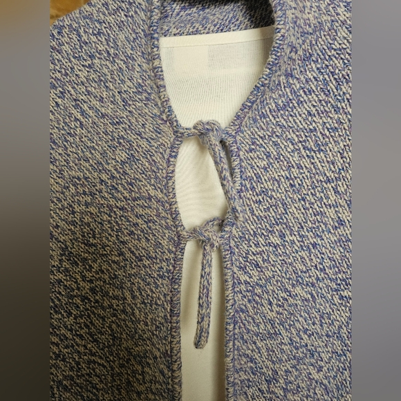 EUC Knit Fringed Shall - Picture 2 of 7